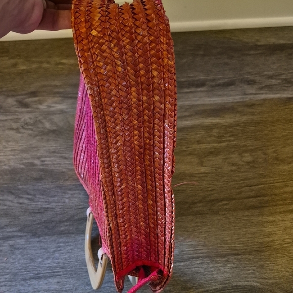 Lesco Vintage Straw Ombre Red Woven Handbag with Wooden Handles - Picture 7 of 10